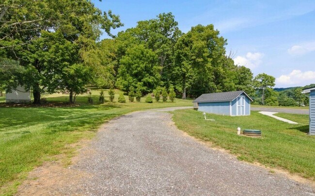Building Photo - Cozy Bungalow in Blacksburg