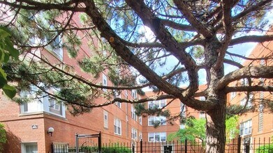 Building Photo - 2410 W Farragut Ave