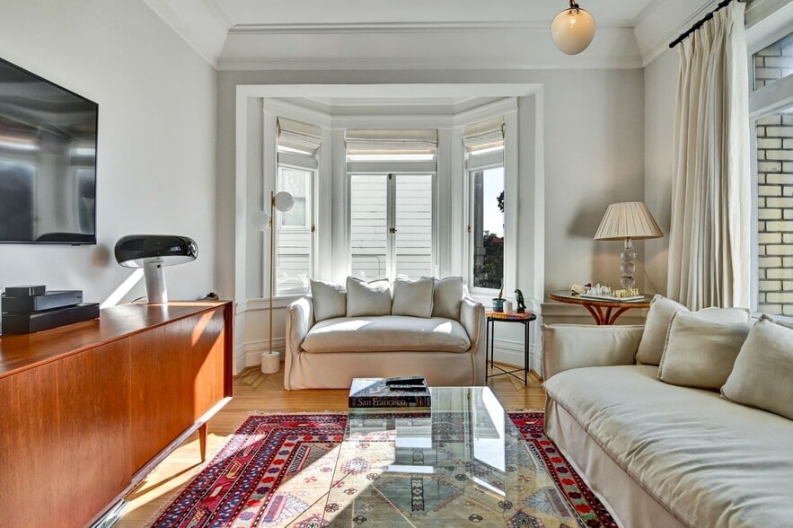 Building Photo - 2299 Sacramento St