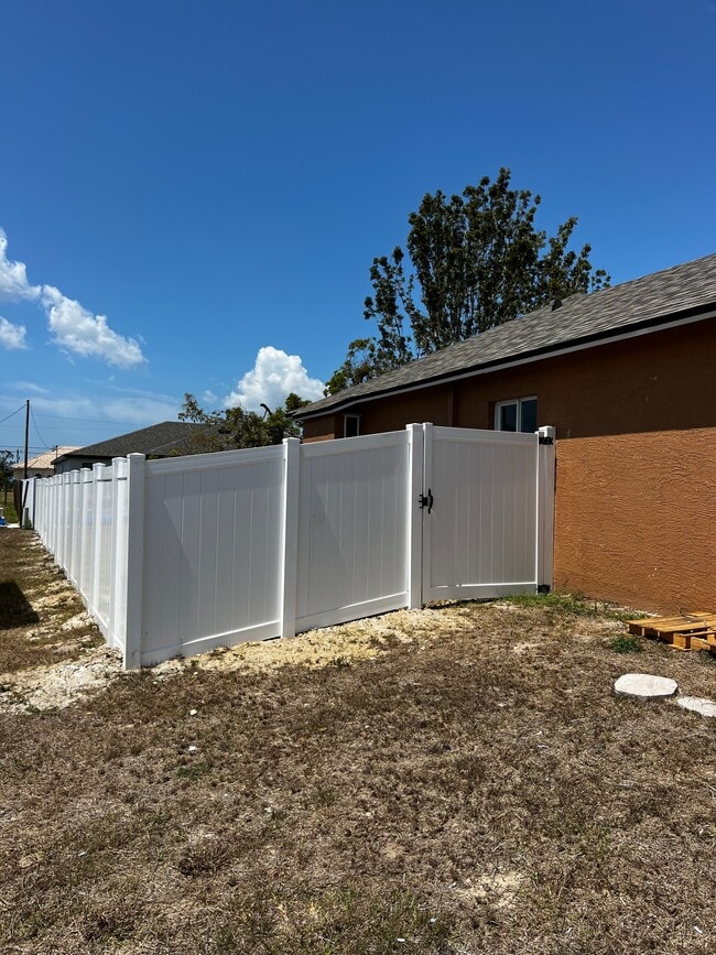 Building Photo - 1602 SW 16th Ct