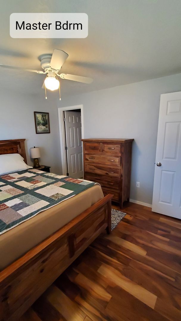 Building Photo - Charming 3 Bed, 2 Bath House with 2 Car Garage, Fenced Backyard and Central AC!