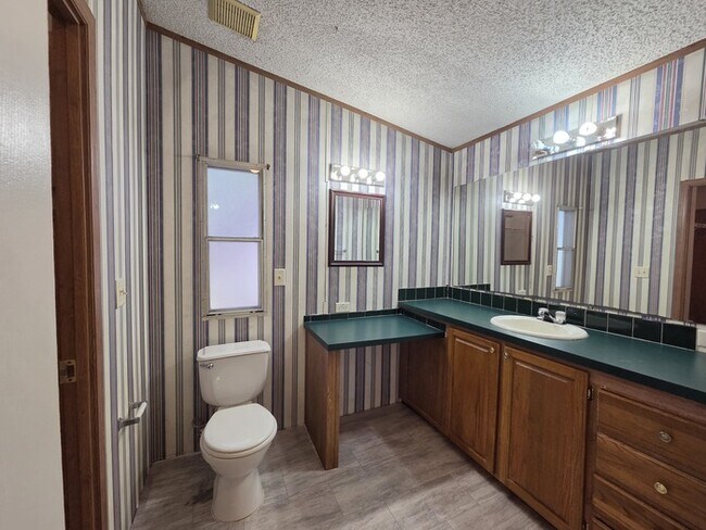 Building Photo - 3-2 Mobile Home