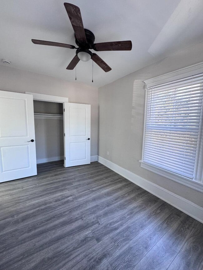 Building Photo - 300 E 3rd St