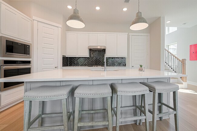 Building Photo - 10915 Brambling Wood Dr