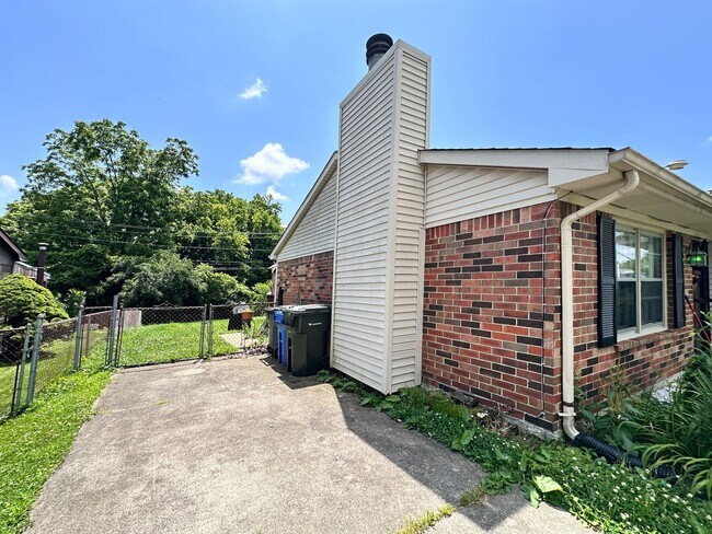 Building Photo - Lovely 3 BR House in South Lexington! New ...