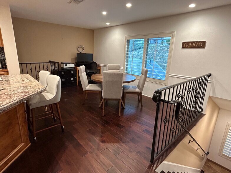 Building Photo - 115 Via Colinas