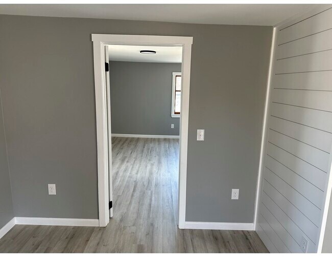 Building Photo - 30 E 7th Ave