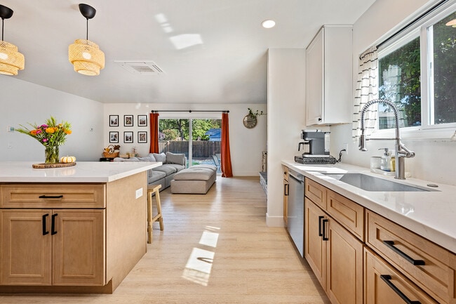 Building Photo - 199 Bailhache Ave