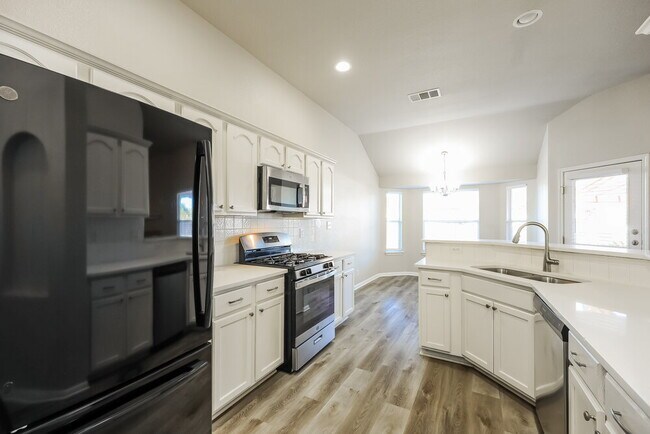 Building Photo - 8423 Whitebrush