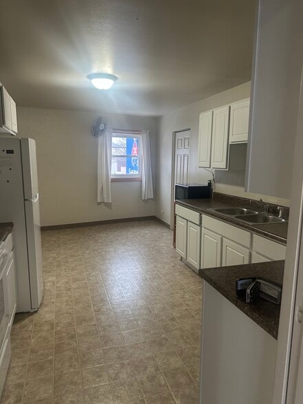 Building Photo - 1908 W Main St