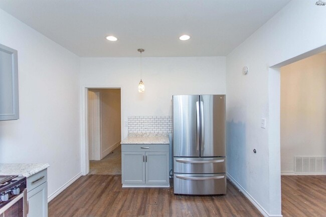 Building Photo - 1710 Pearl Ave