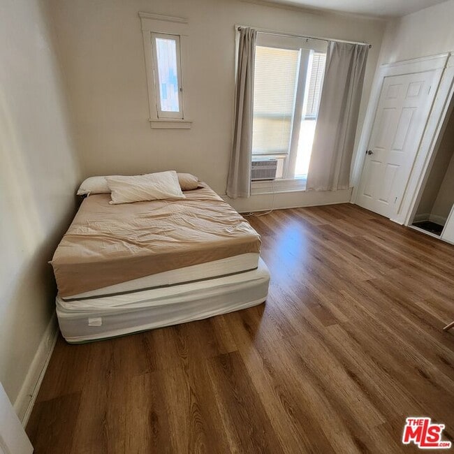 Building Photo - 341 S Western Ave