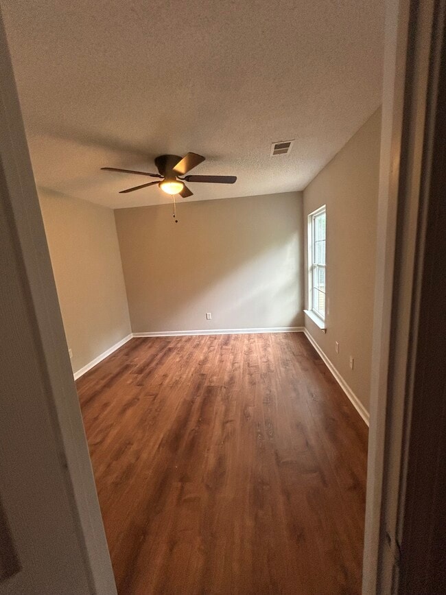 Building Photo - 204 Rindle Dr