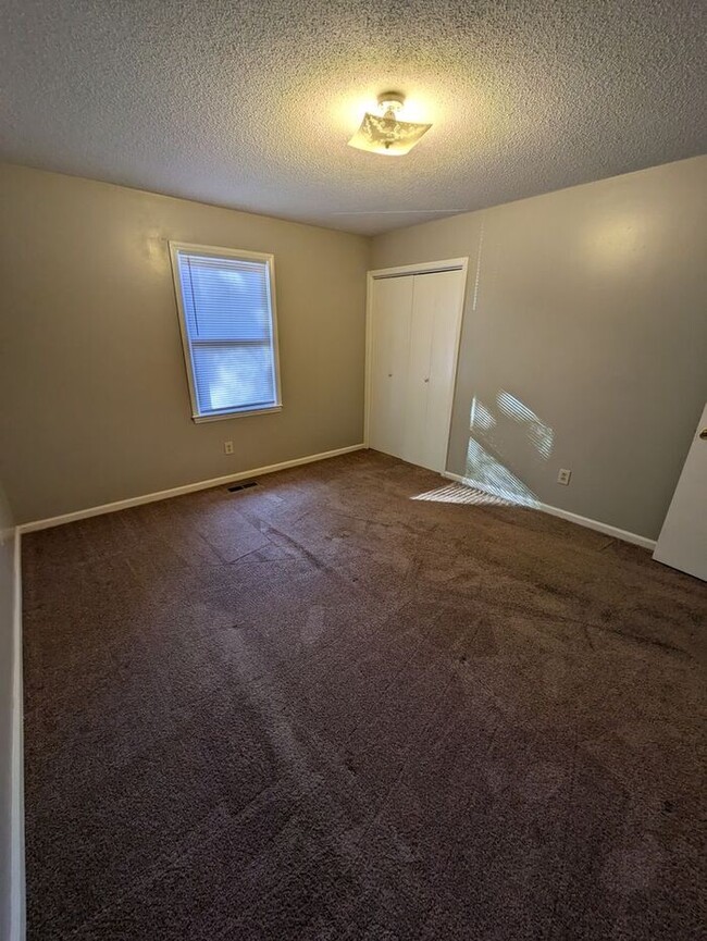 Building Photo - 2BD/1.5BA Unit in Hickory