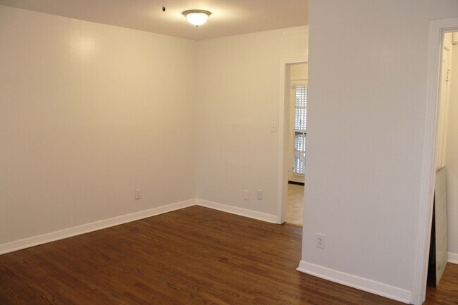 Building Photo - 2 BEDROOM DUPLEX