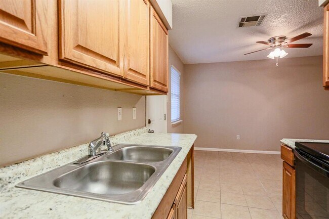 Building Photo - 14039 Eagle Pass St