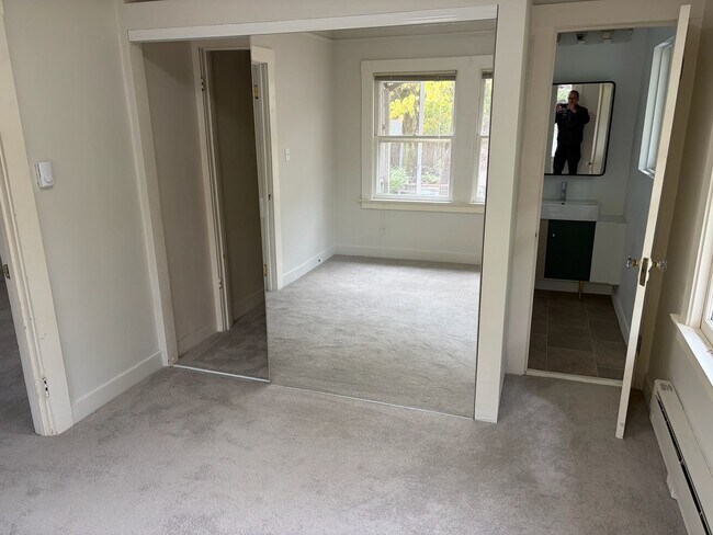 Building Photo - Terrific Fairfax Location**Washer/Dryer**Yard**Storage**Parking**