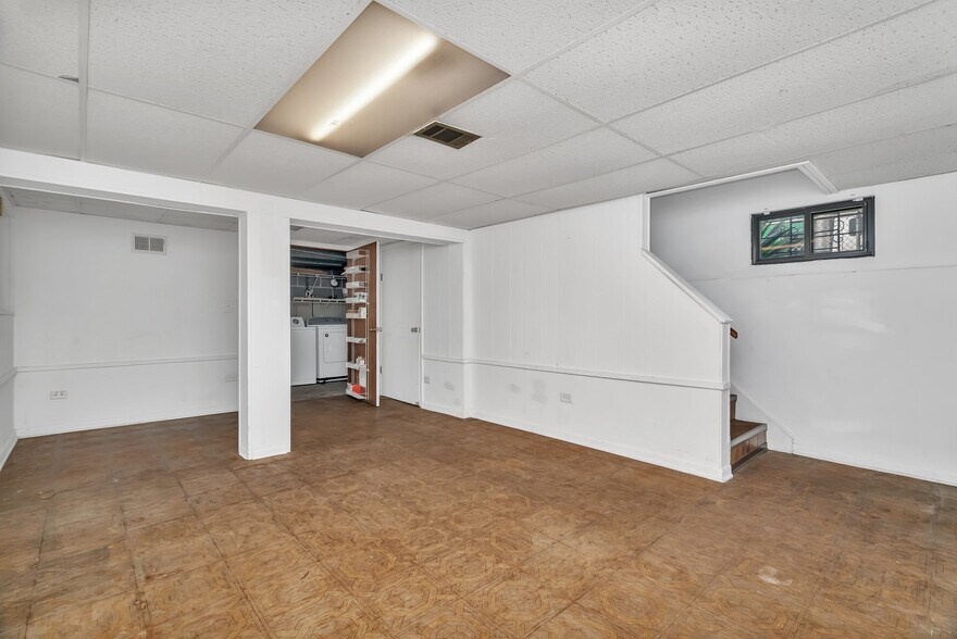Building Photo - 5440 S Kimbark Ave
