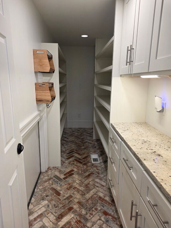 Building Photo - Private 4 bed 3 bath home located in Marietta on 4.5 acres