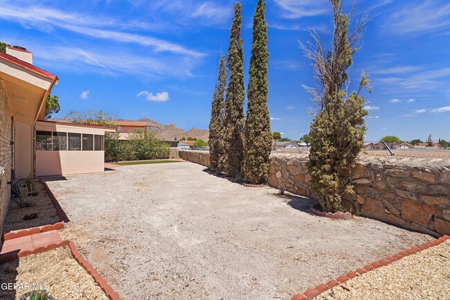 Building Photo - 4805 Maureen Cir