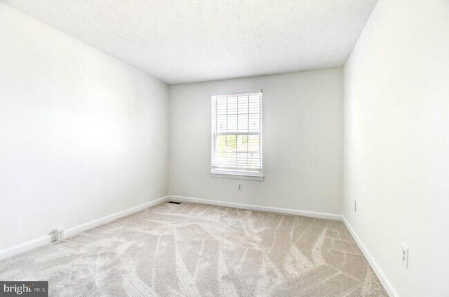 Building Photo - 6022 Phlox Ct