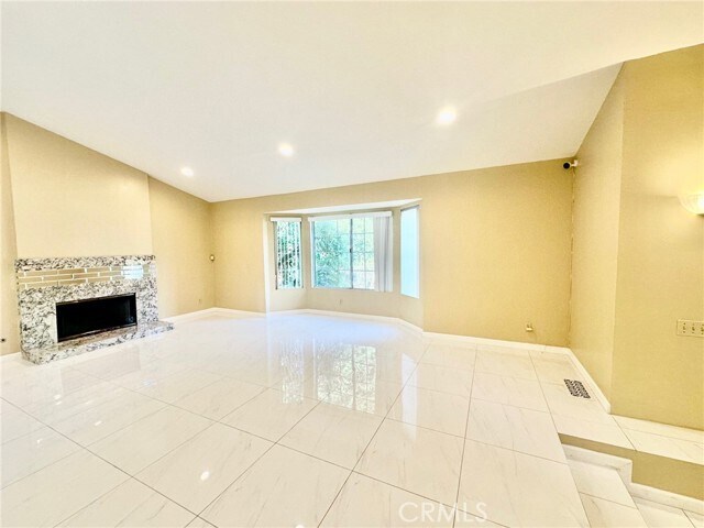 Building Photo - 2255 E Chevy Chase Dr