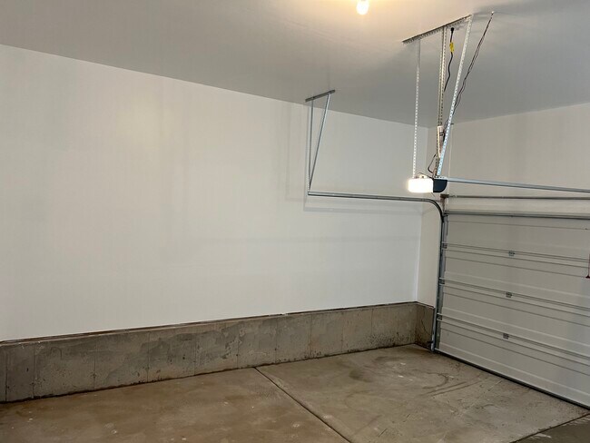 Building Photo - 2328 N White Clf Dr
