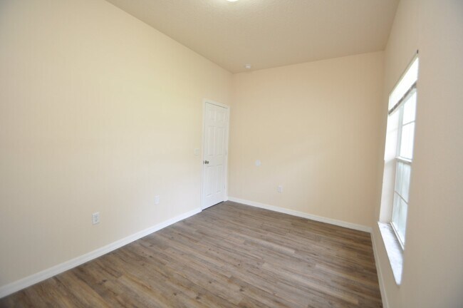 Building Photo - 2 STORY-3/3/1 DUPLEX
