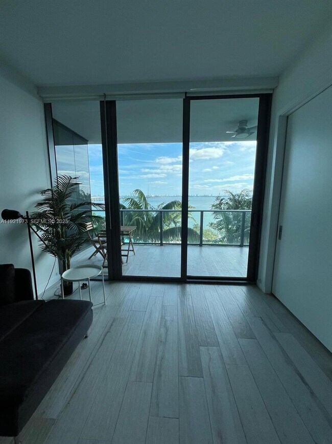 Building Photo - 480 NE 31st St