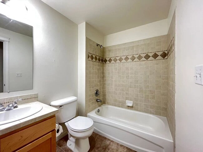 Building Photo - Great town house for rent