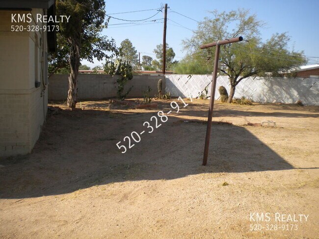 Building Photo - 2321 S Layton Pl