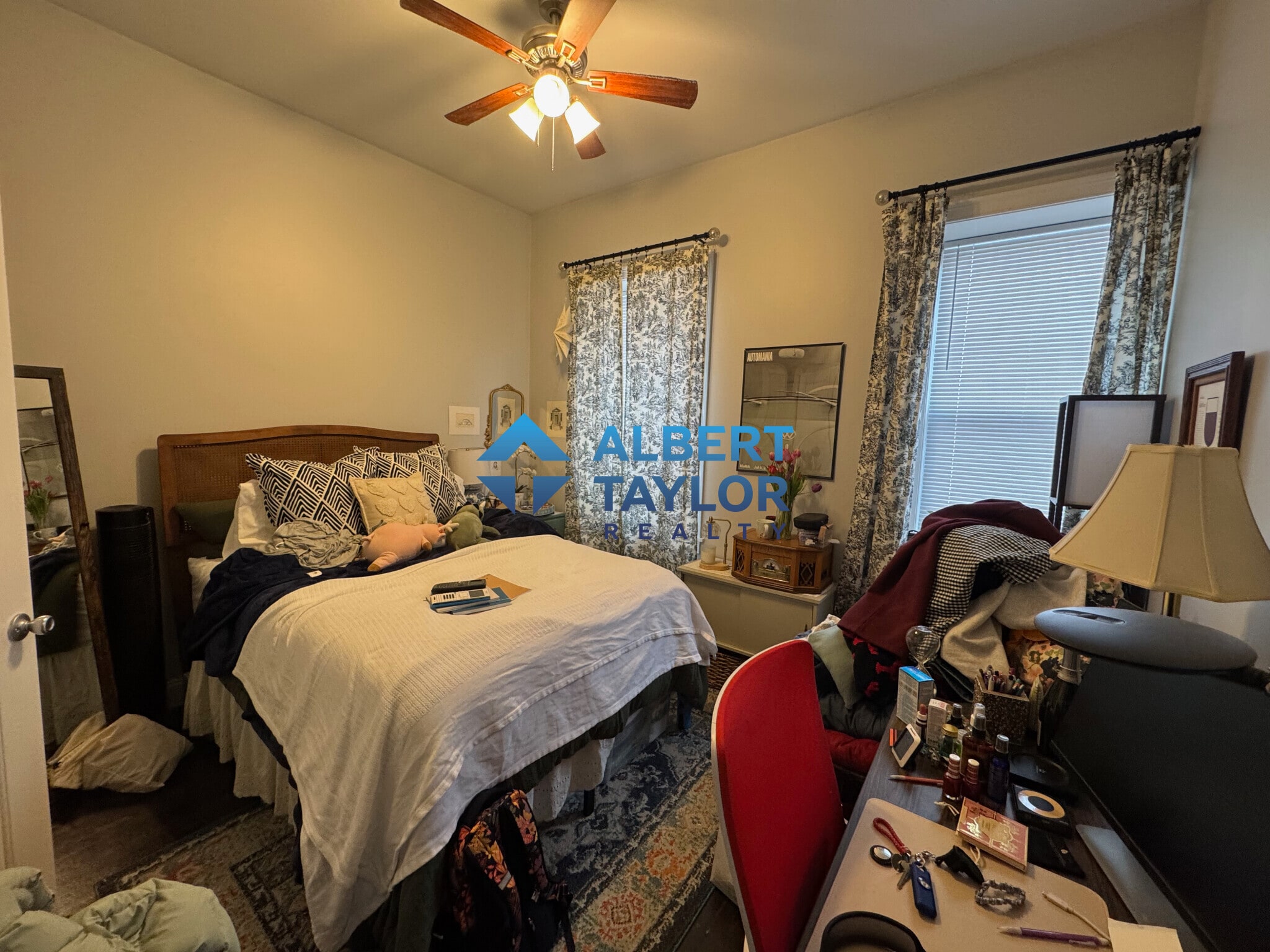 Building Photo - 998 Tremont St