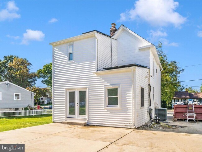 Building Photo - 419 Reading Ave