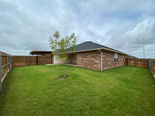 Building Photo - 5002 Scarlet Oak Dr