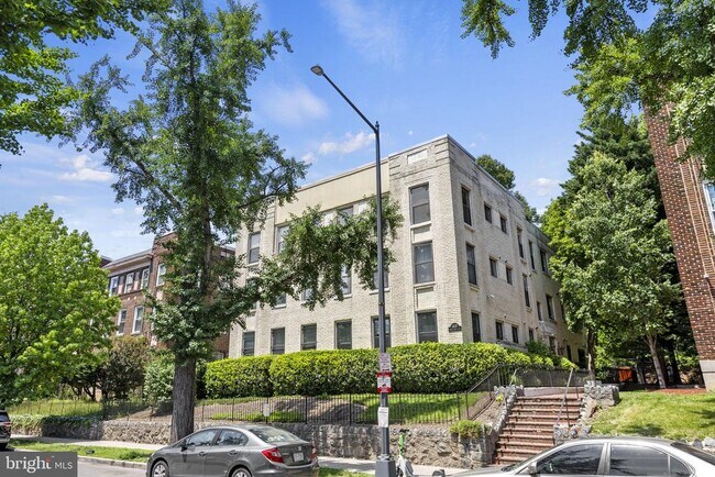Building Photo - 1437 Spring Rd NW