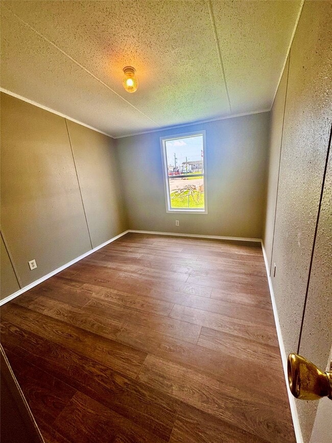 Building Photo - 2515 Oyster Creek Bend