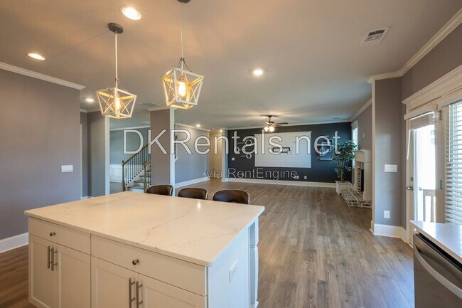 Building Photo - 7095 Evening Dew Dr