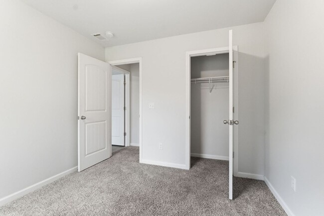 Building Photo - Murfreesboro Townhome