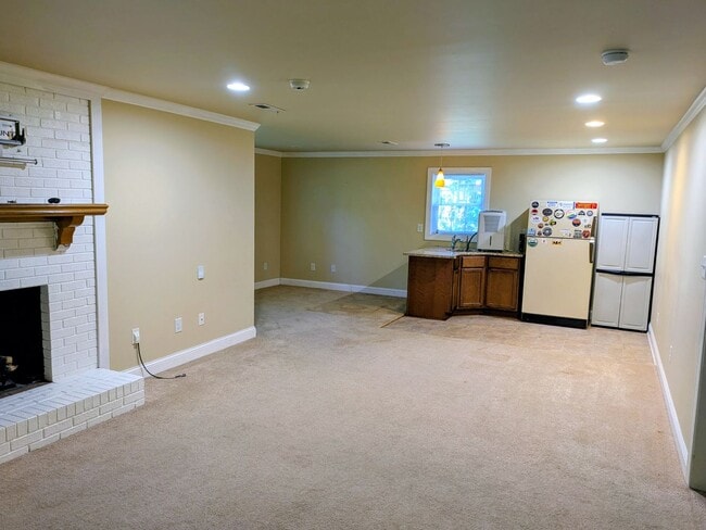 Building Photo - 6913 Crandall Ct