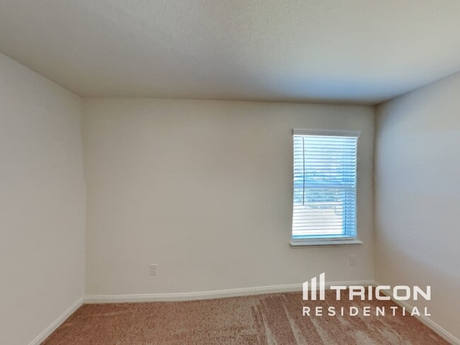 Building Photo - 23084 Shakespeare Dr