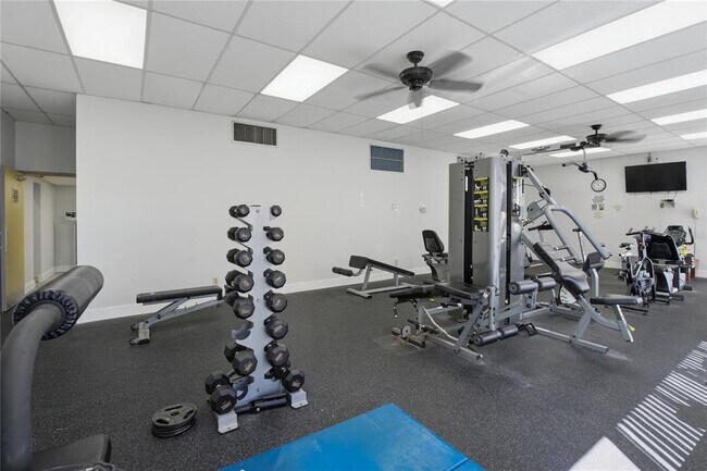 Building Photo - 7540 Bay Island Dr S