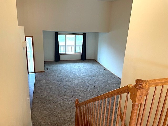 Building Photo - 707 E 7th St