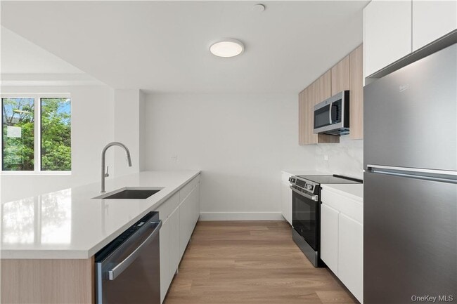 Building Photo - Ten Lyon Pl