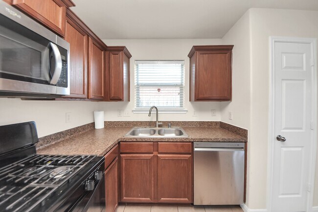 Primary Photo - 2207 Golden Topaz Dr