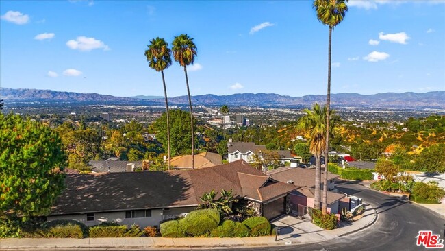 Building Photo - 15451 Longbow Dr