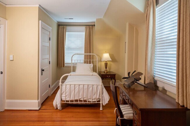 Building Photo - ***Furnished***Charming Historical Home for Lease in Downtown Winston-Salem