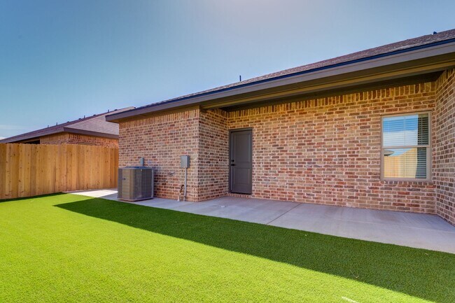 Building Photo - AVAILABLE FOR PRELEASE - 3 Bedroom Townhome in Escondido - Frenship ISD