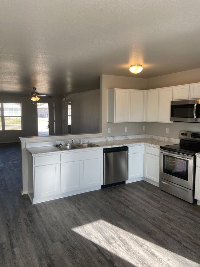 Building Photo - 3717 Keeneland Dr
