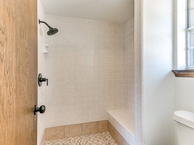 Building Photo - Clador