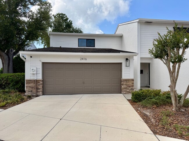 Building Photo - Updated 3 Bed 2.5 Bath Townhouse - SoHo / Hyde Park Area